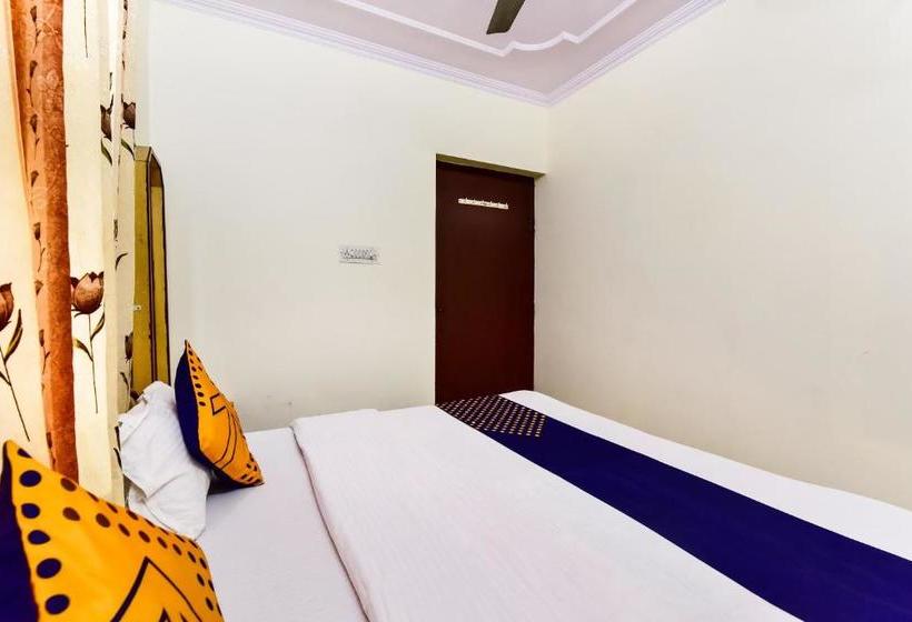 בית מלון כפרי Spot On 77820  Shri Krishna And Restaurant