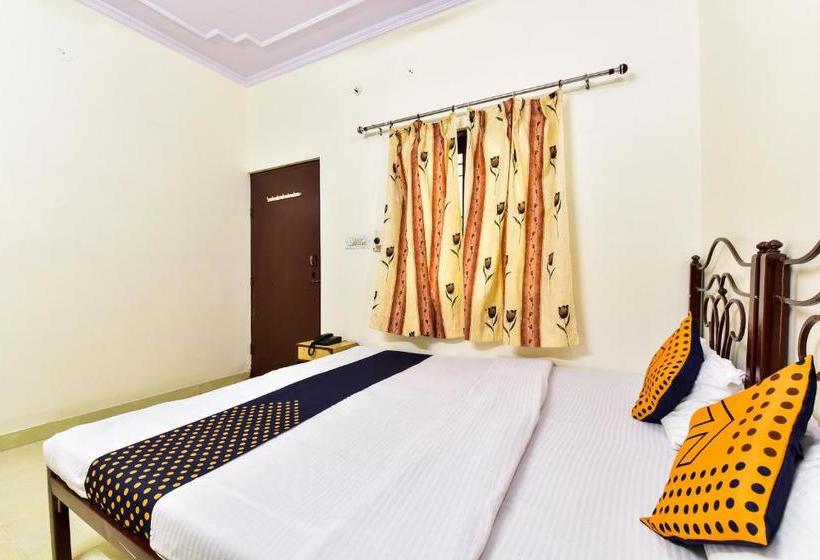 בית מלון כפרי Spot On 77820  Shri Krishna And Restaurant