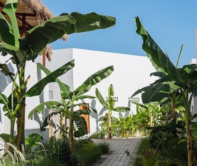 Amber Lombok Beach Resort