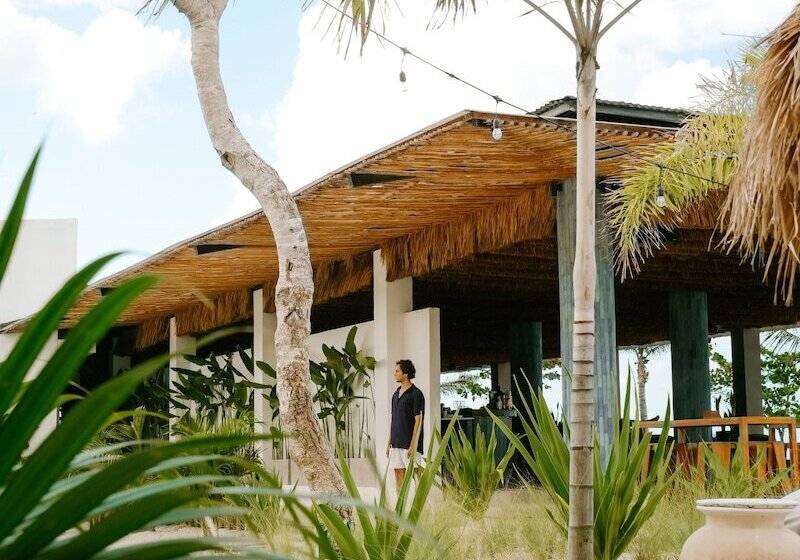 Amber Lombok Beach Resort