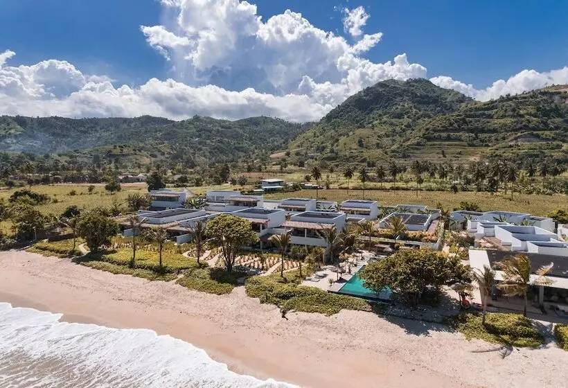 Amber Lombok Beach Resort