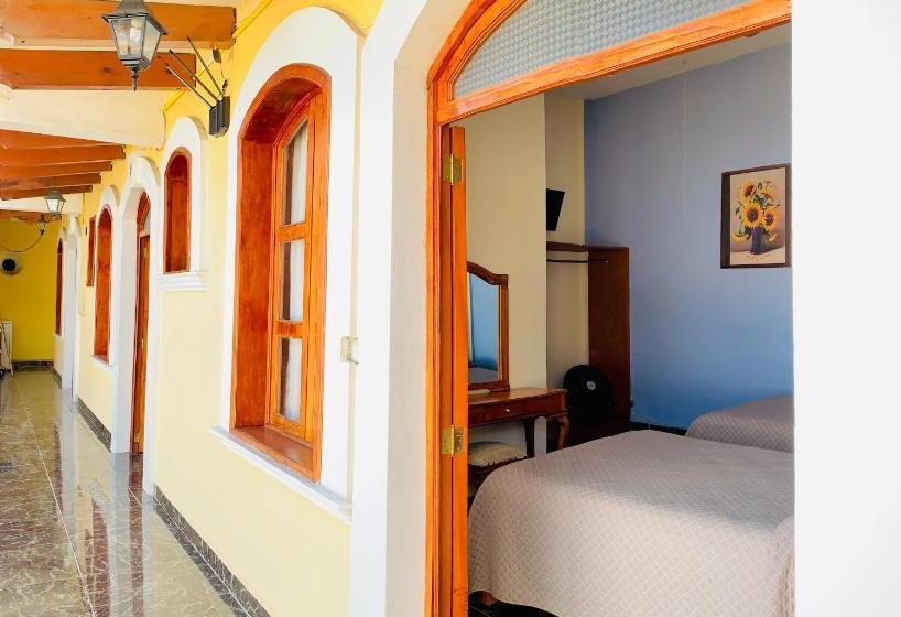 Hotelli Real De Juarez