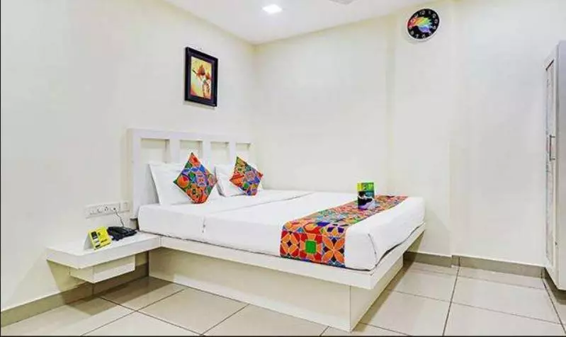 ホテル Fab Colors Apartment