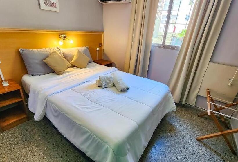 فندق Juan B Justo