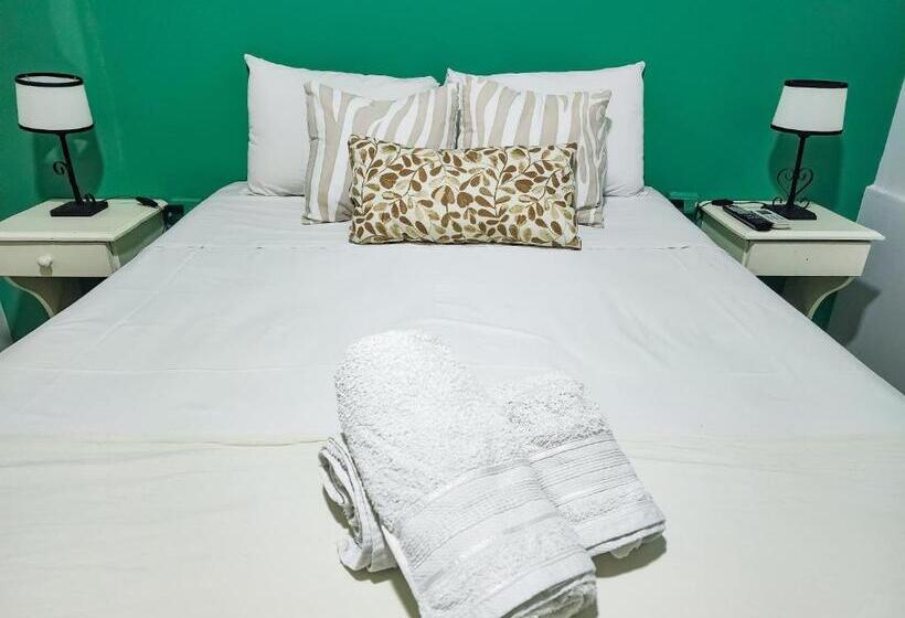 فندق Juan B Justo