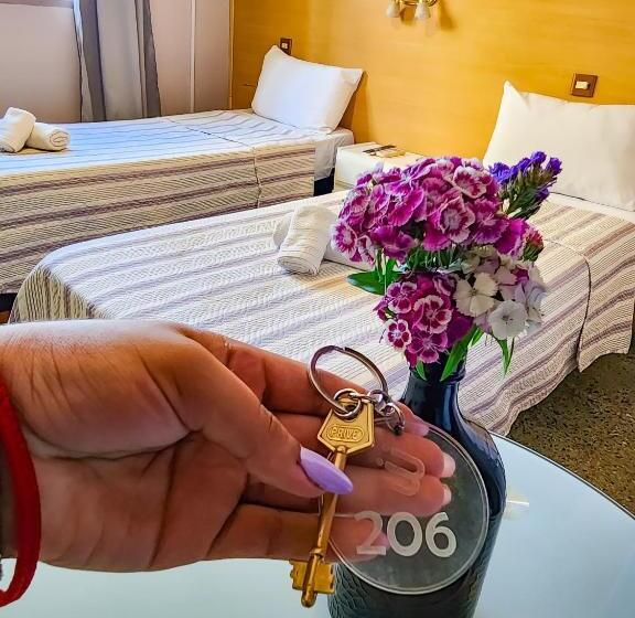 فندق Juan B Justo