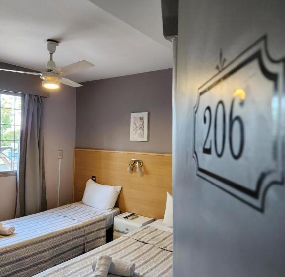 فندق Juan B Justo