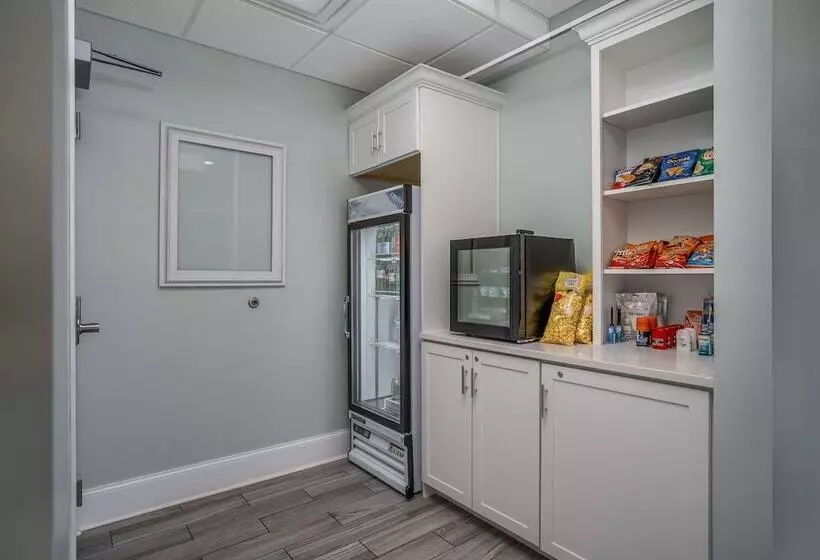 Hotelli Lighthouse Suites   Best Western Signature Collection