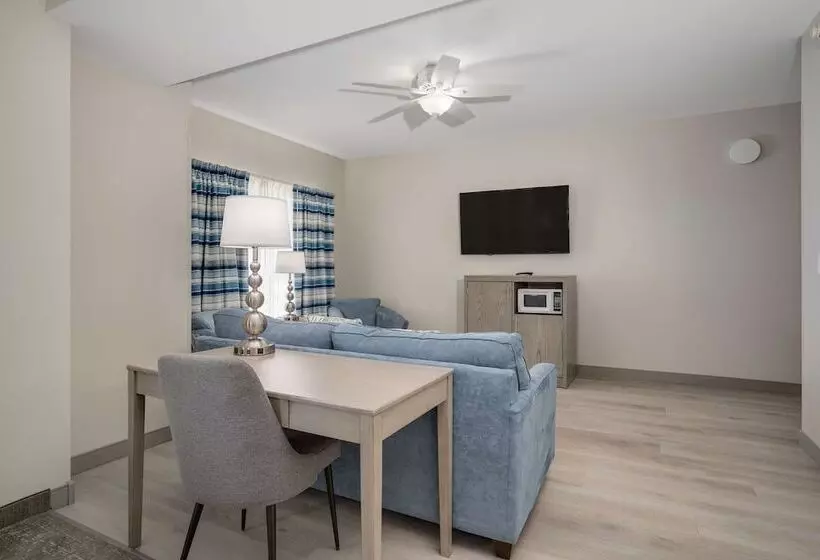 Hotelli Lighthouse Suites   Best Western Signature Collection