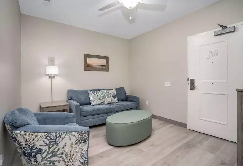 Hotelli Lighthouse Suites   Best Western Signature Collection