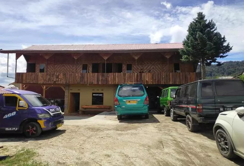 Hotelli Oyo 90209 Dk Singarimbun Berastagi Homestay