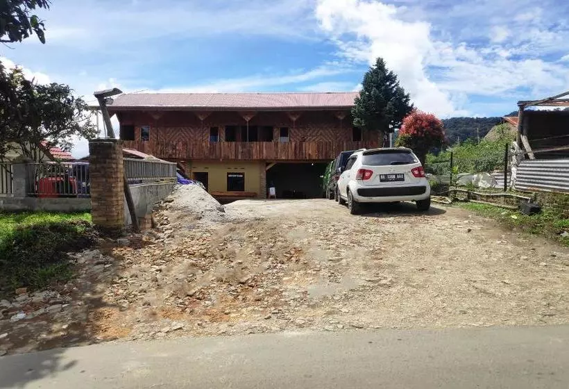 Hotelli Oyo 90209 Dk Singarimbun Berastagi Homestay