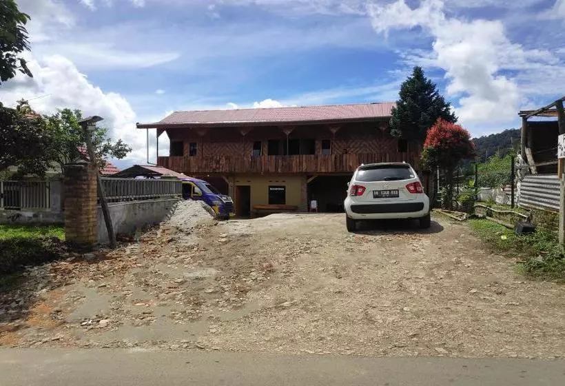 Hotelli Oyo 90209 Dk Singarimbun Berastagi Homestay