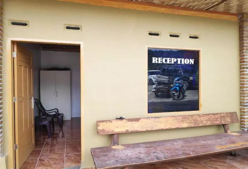 Hotelli Oyo 90209 Dk Singarimbun Berastagi Homestay