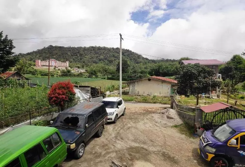 Hotelli Oyo 90209 Dk Singarimbun Berastagi Homestay