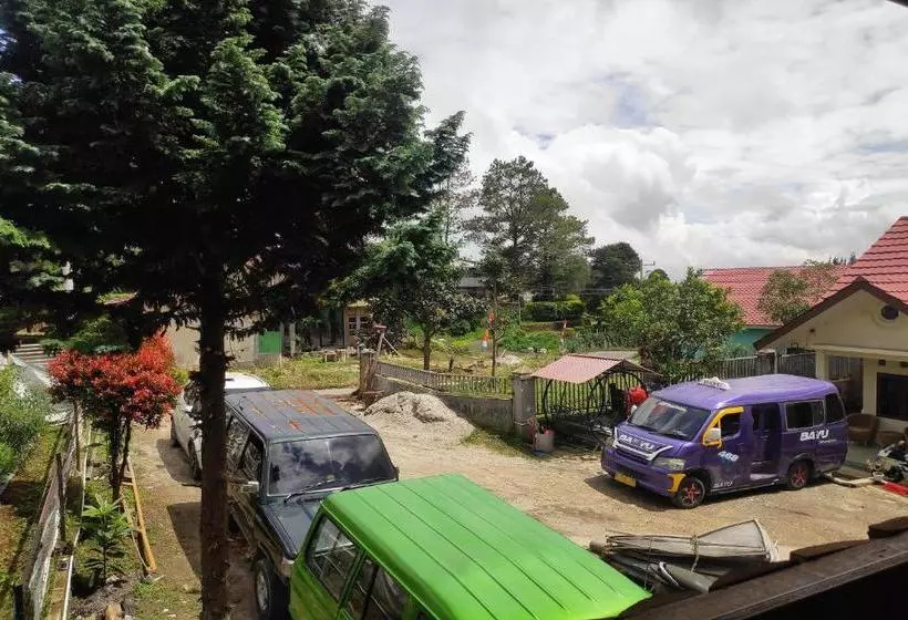 Hotelli Oyo 90209 Dk Singarimbun Berastagi Homestay