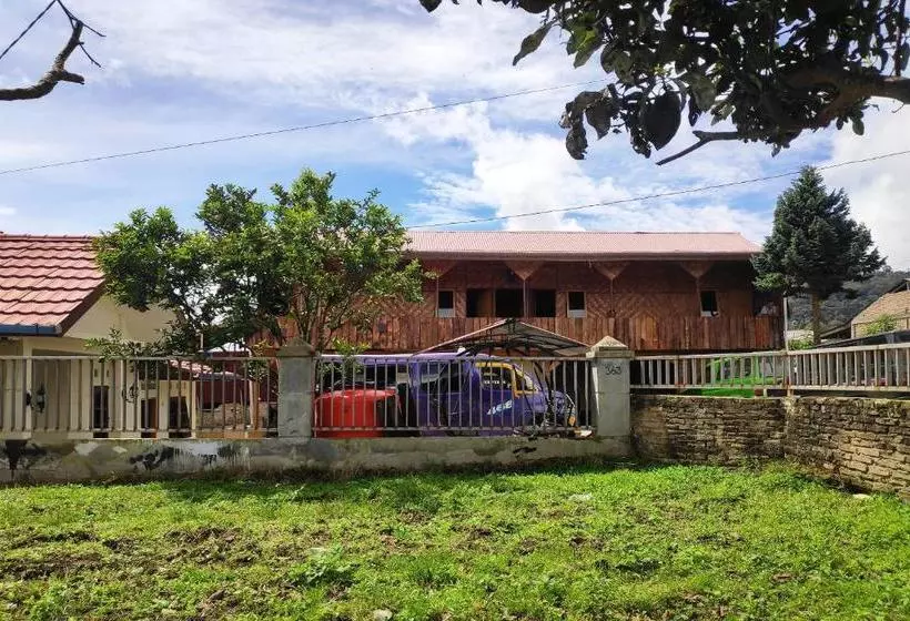 Hotelli Oyo 90209 Dk Singarimbun Berastagi Homestay