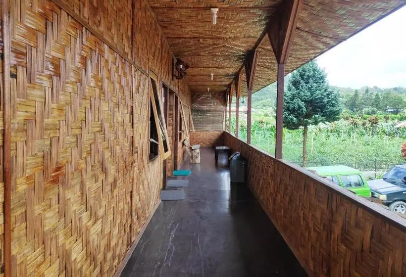 Hotelli Oyo 90209 Dk Singarimbun Berastagi Homestay