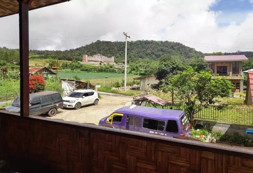 Hotelli Oyo 90209 Dk Singarimbun Berastagi Homestay