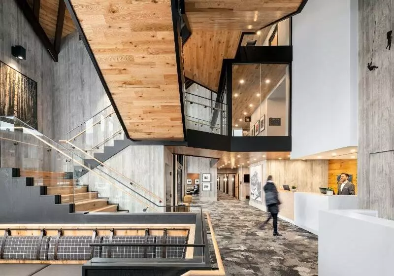 Peaks Hotel And Suites