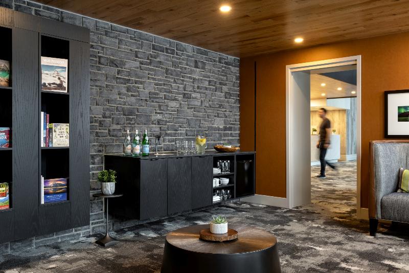 Peaks Hotel And Suites