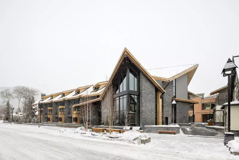 Peaks Hotel And Suites