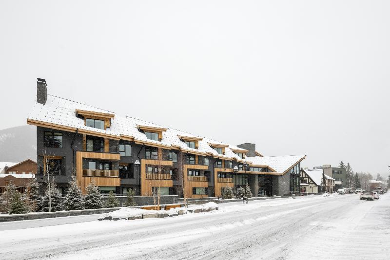 Peaks Hotel And Suites