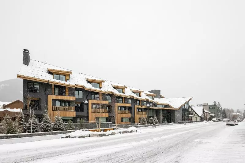 Peaks Hotel And Suites