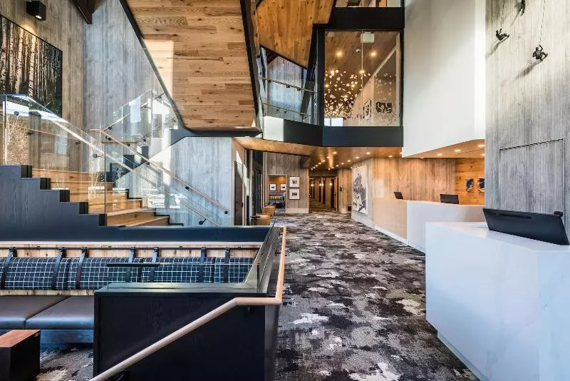 Peaks Hotel And Suites