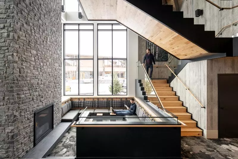 Peaks Hotel And Suites