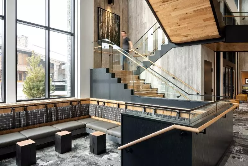 Peaks Hotel And Suites