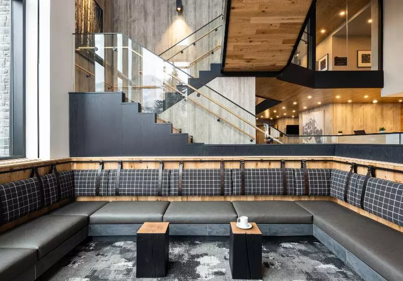 Peaks Hotel And Suites