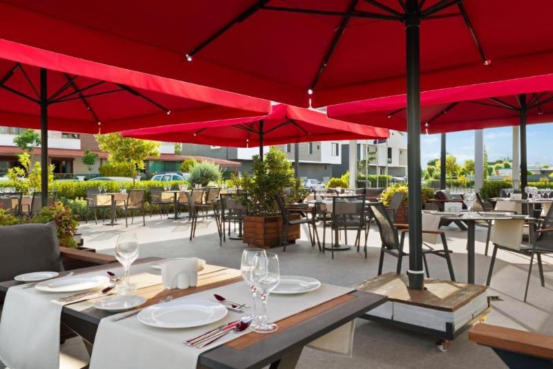 בית מלון כפרי Ramada By Wyndham Izmir Aliaga