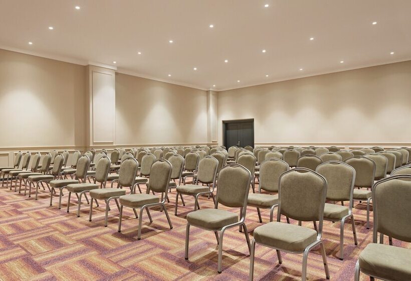 בית מלון כפרי Ramada By Wyndham Izmir Aliaga