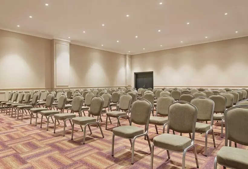 هتل Ramada By Wyndham Izmir Aliaga