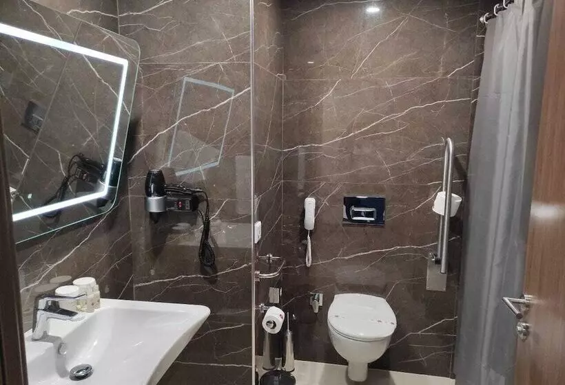 هتل Ramada By Wyndham Izmir Aliaga