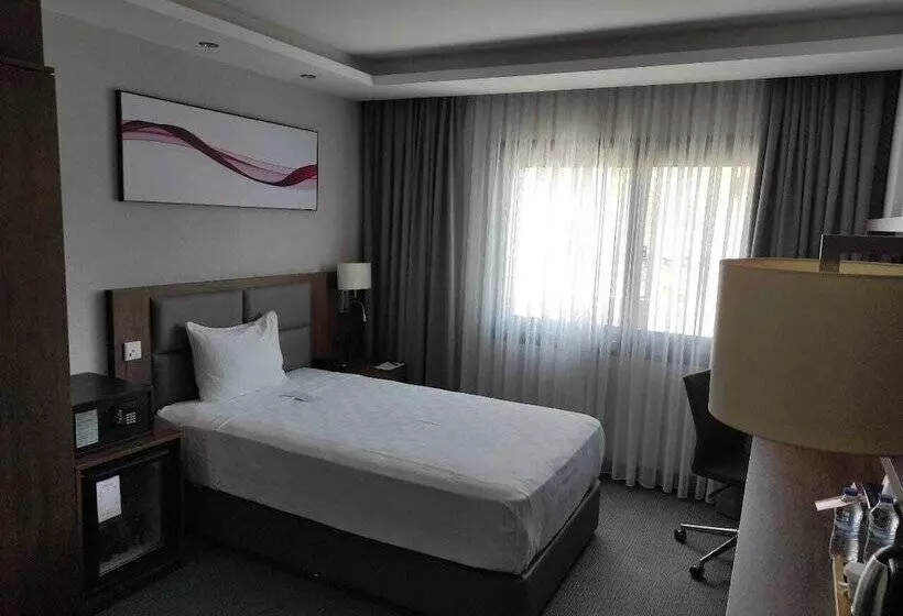 هتل Ramada By Wyndham Izmir Aliaga