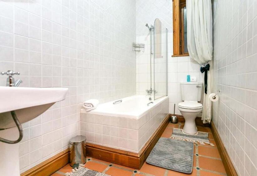 פנסיון Ravenscliff Manor