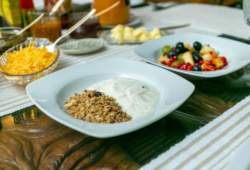 פנסיון Ravenscliff Manor