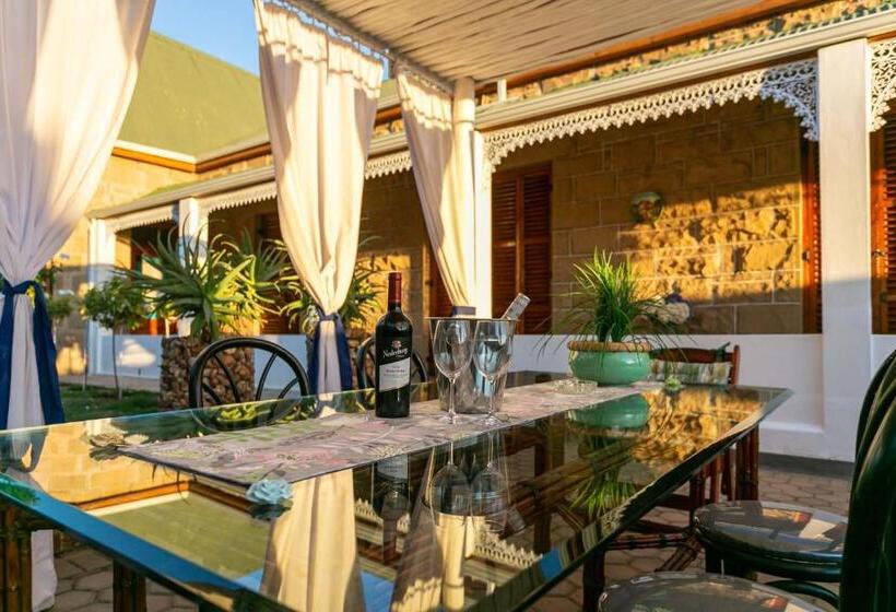 פנסיון Ravenscliff Manor