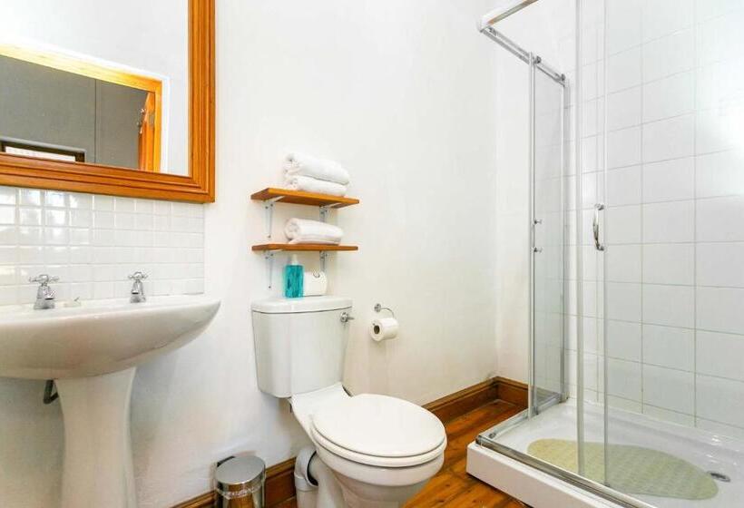 פנסיון Ravenscliff Manor