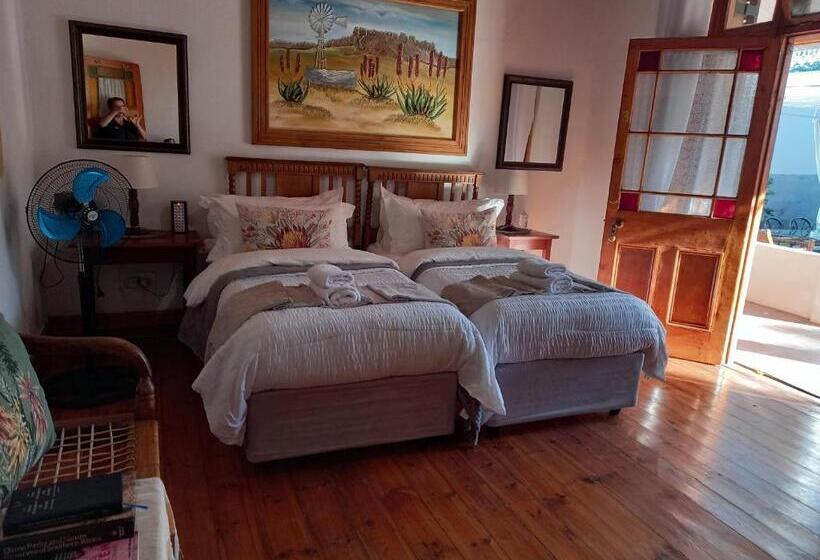 פנסיון Ravenscliff Manor