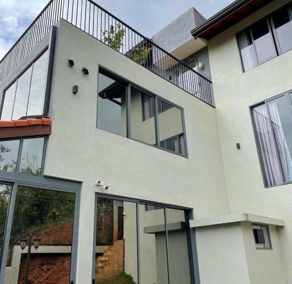 Bed and Breakfast Bellaxy Ceylon