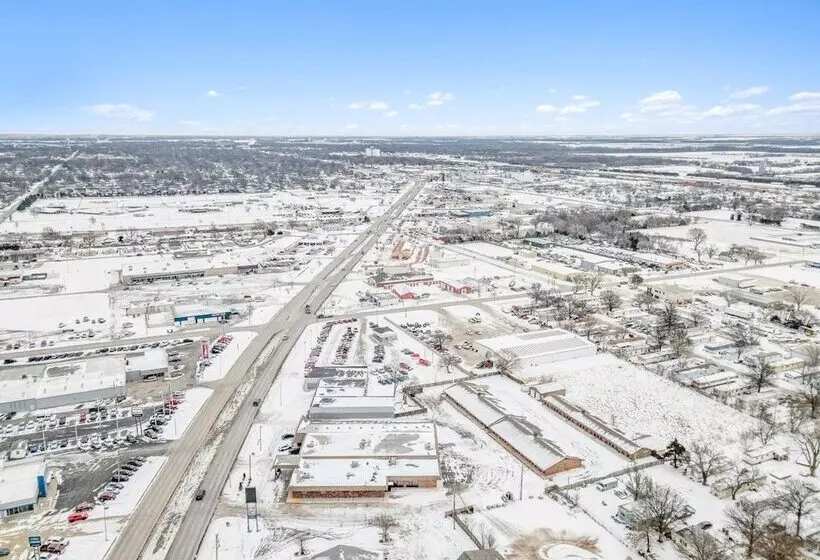 Eleven Boutique Hotel Llc