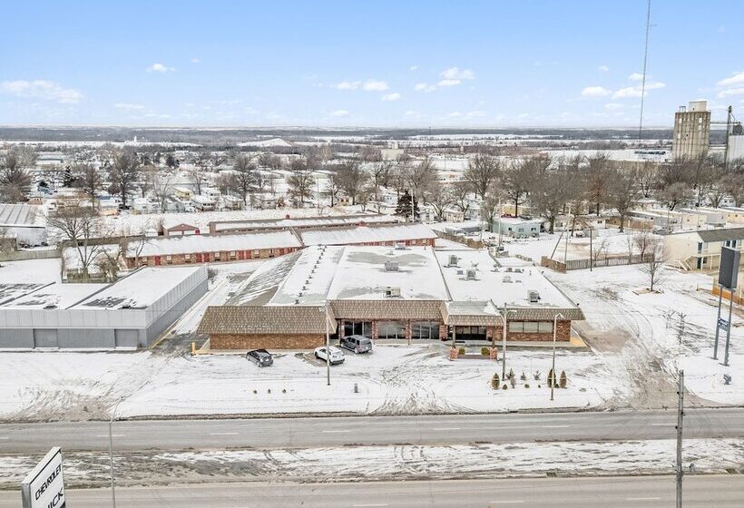 Eleven Boutique Hotel Llc