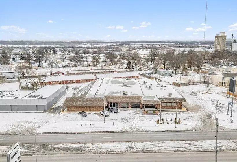 Eleven Boutique Hotel Llc