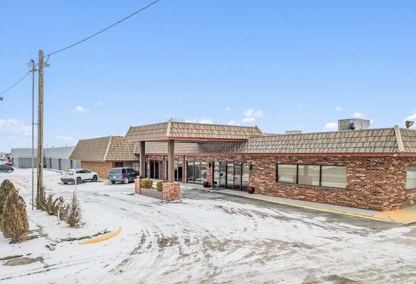 Eleven Boutique Hotel Llc