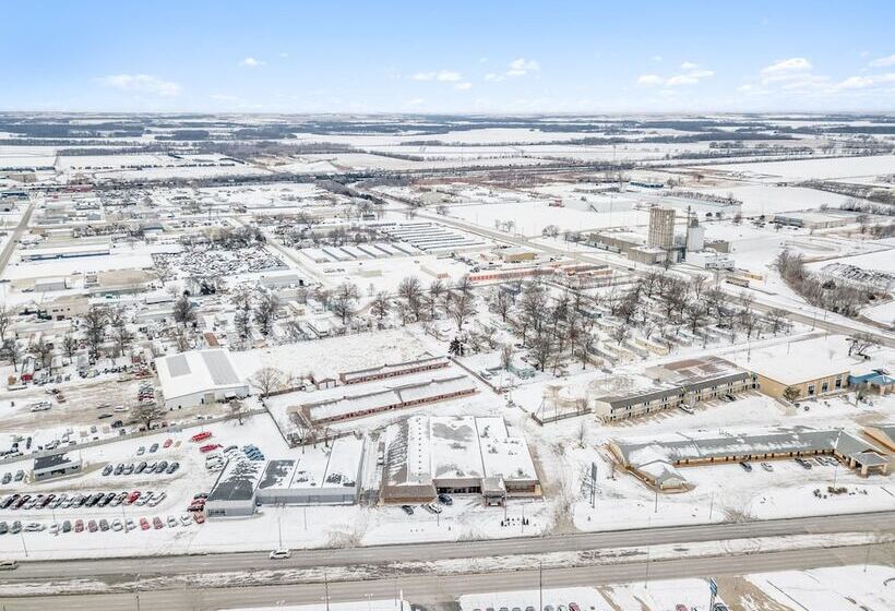 Eleven Boutique Hotel Llc