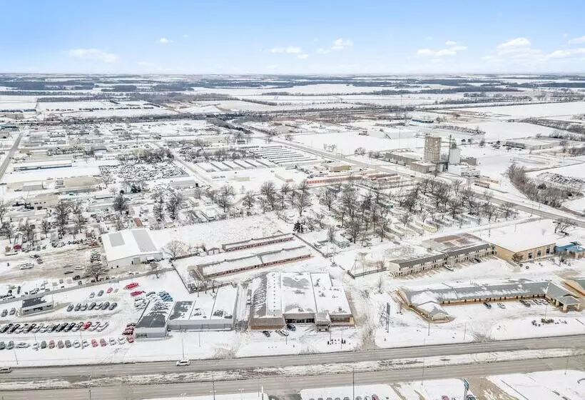 Eleven Boutique Hotel Llc