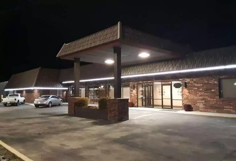 Eleven Boutique Hotel Llc